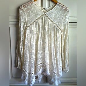 ❤️‍🔥 Zimmermann Ivory Silk Floating Fringe Top 💃
(On Trend 🤍2026)